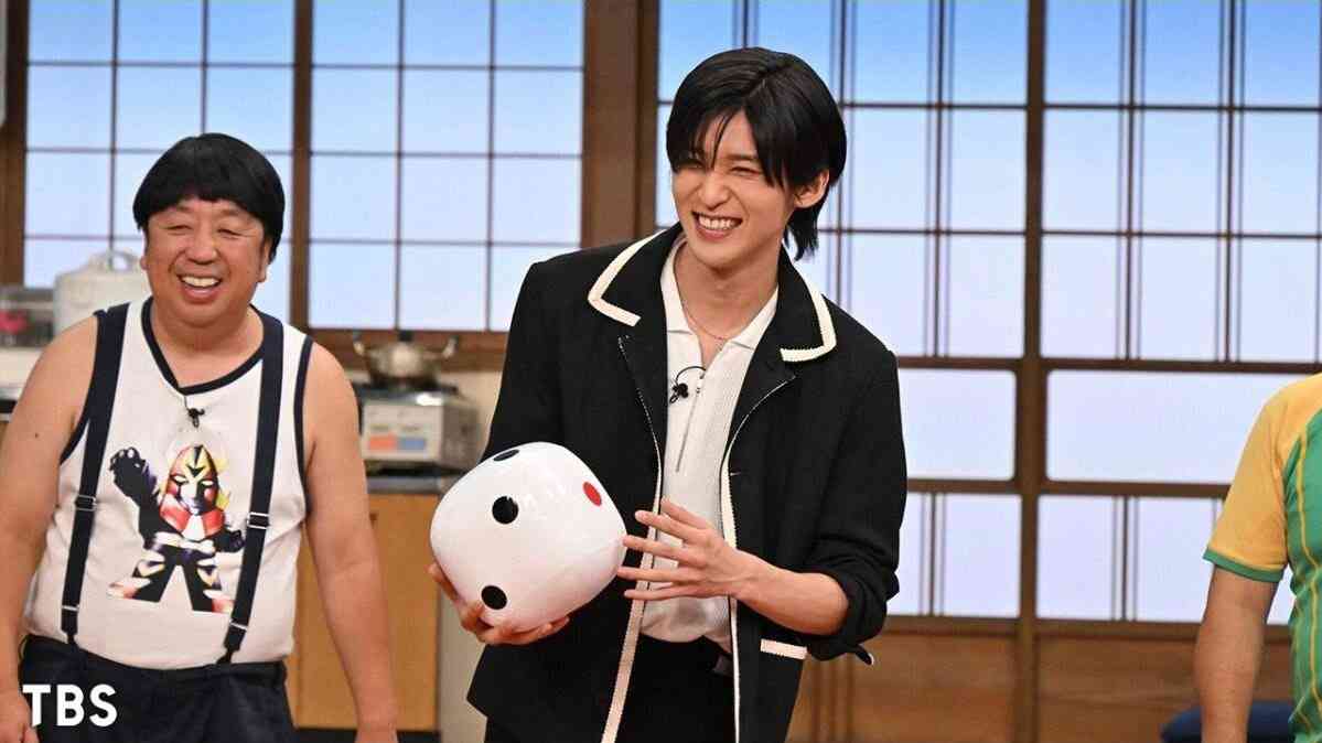 Snow Man目黒蓮、“めめと過ごす癒しの一日”表現　まばゆい光に包まれ『anan』1年ぶり登場で表紙
