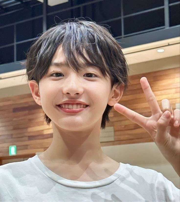 Snow Man目黒蓮、“めめと過ごす癒しの一日”表現　まばゆい光に包まれ『anan』1年ぶり登場で表紙
