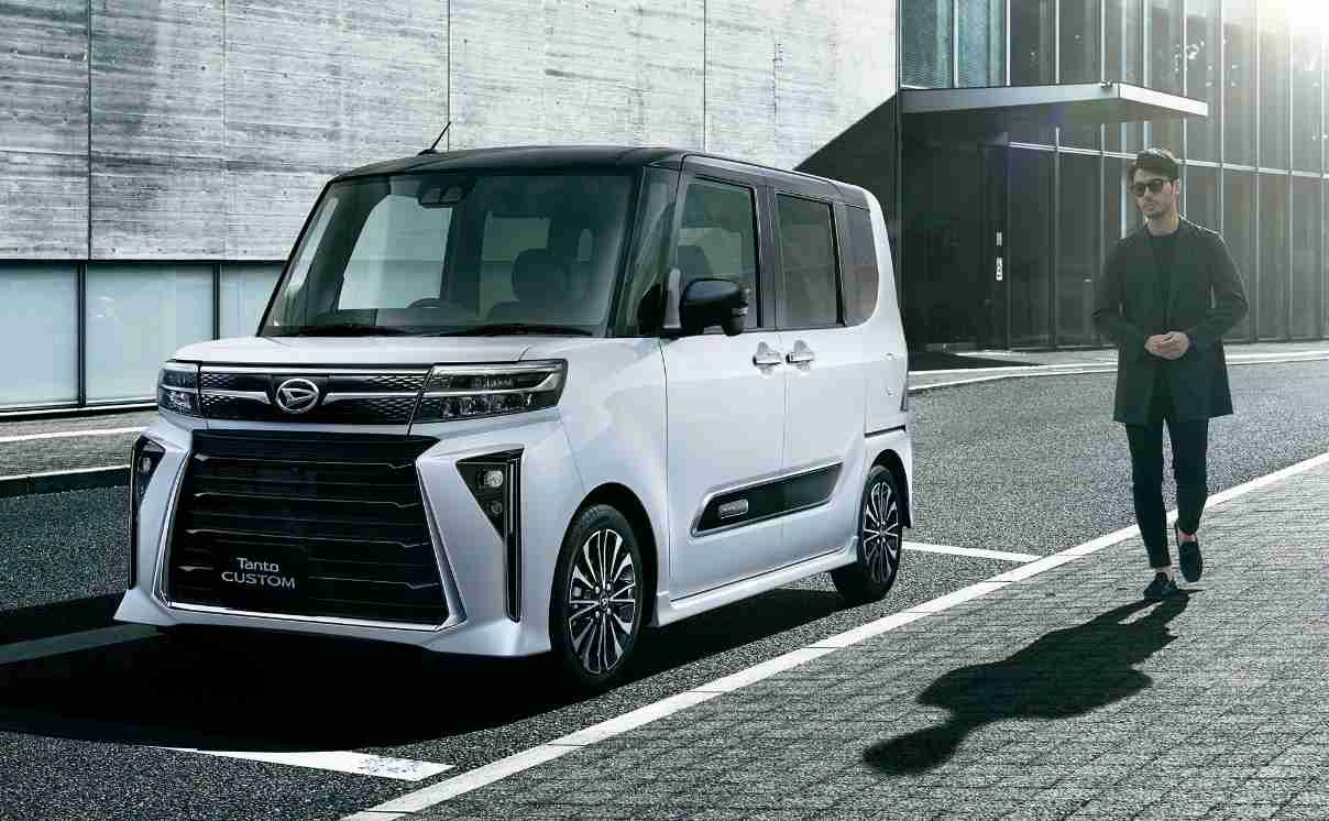 軽自動車の王者「N-BOX」に何が起きた？ 販売ランキングでついに「首位陥落」、その納得理由とは