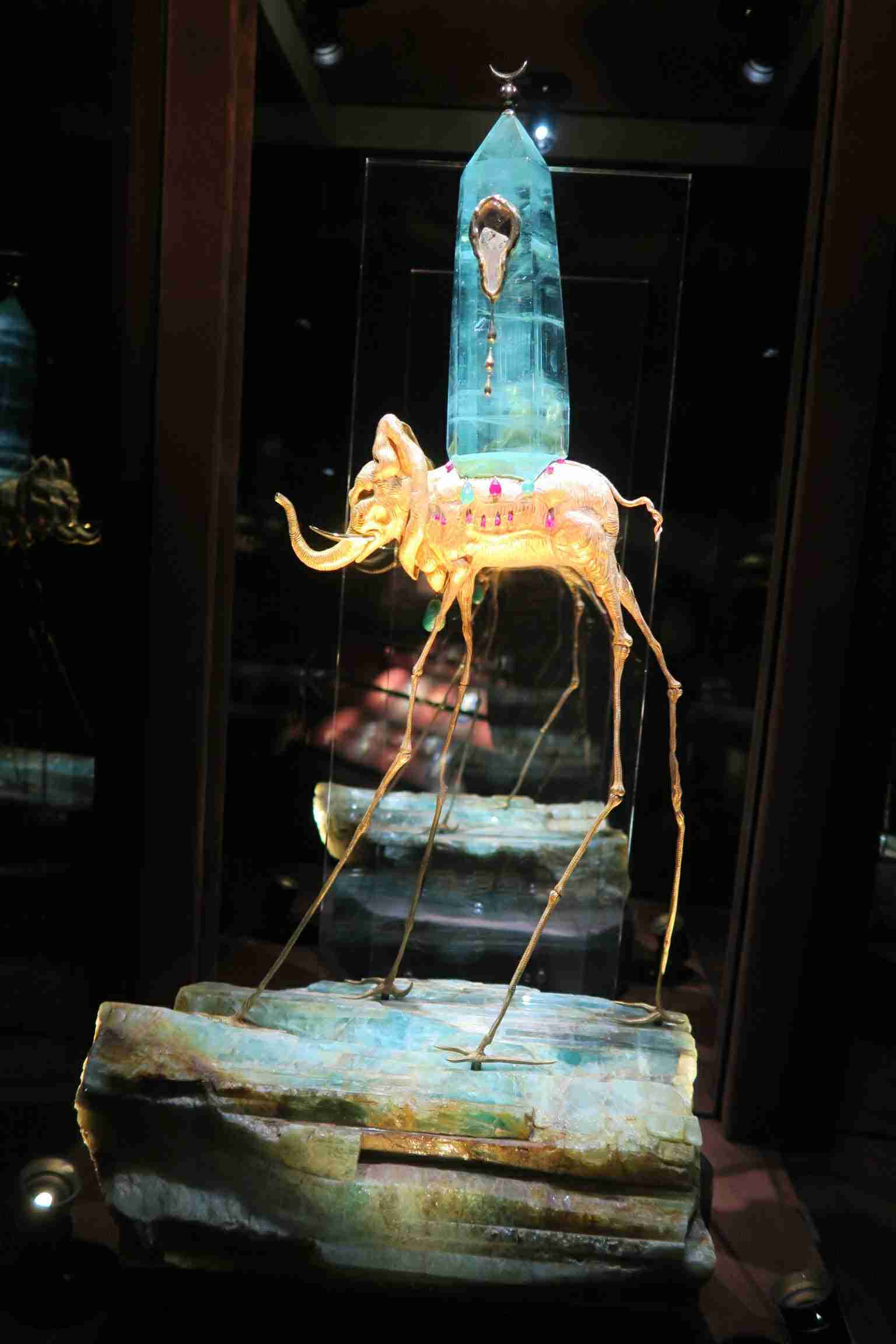 ダリのあの有名な絵画の実物が想像を裏切る小ささでびっくり「そんなに!?」「これは美術館あるある」