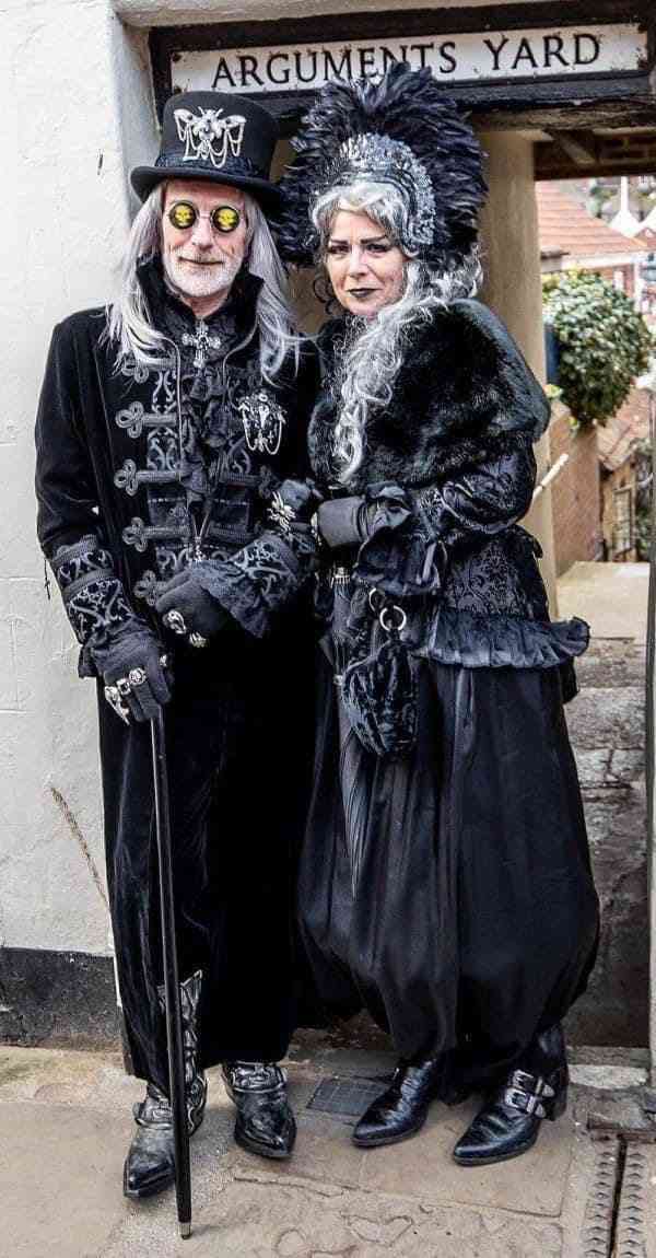 「ファッションなんか年齢関係無く自由だろ」　80代母の“好きを着る”姿が210万表示「カッコよすぎィィィイ！」