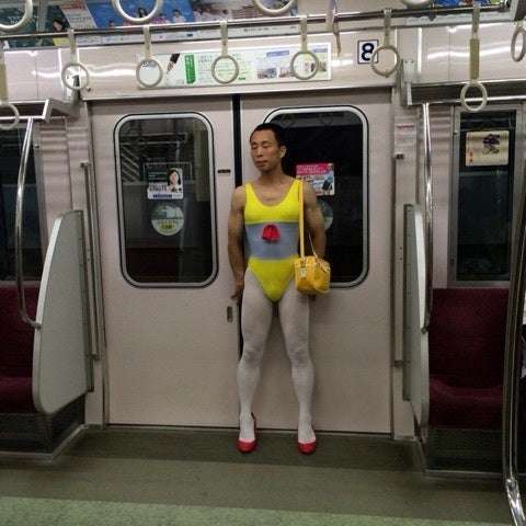 「ファッションなんか年齢関係無く自由だろ」　80代母の“好きを着る”姿が210万表示「カッコよすぎィィィイ！」