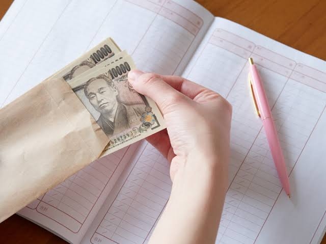 皆さん月にお小遣いとしていくら使っていますか？
