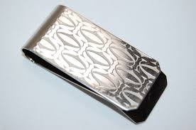 二つ折りの財布のオススメ