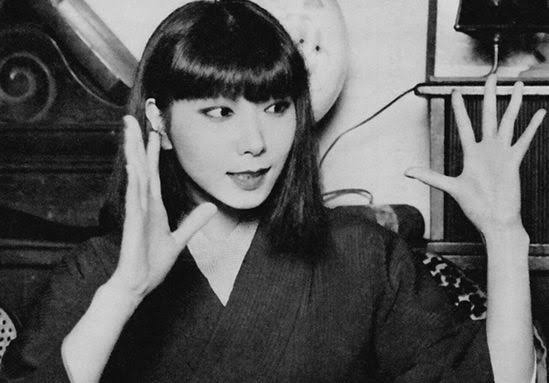 黒髪、切れ長の目、小さい鼻…元祖・トップモデル、山口小夜子が初めてパリで認められた瞬間