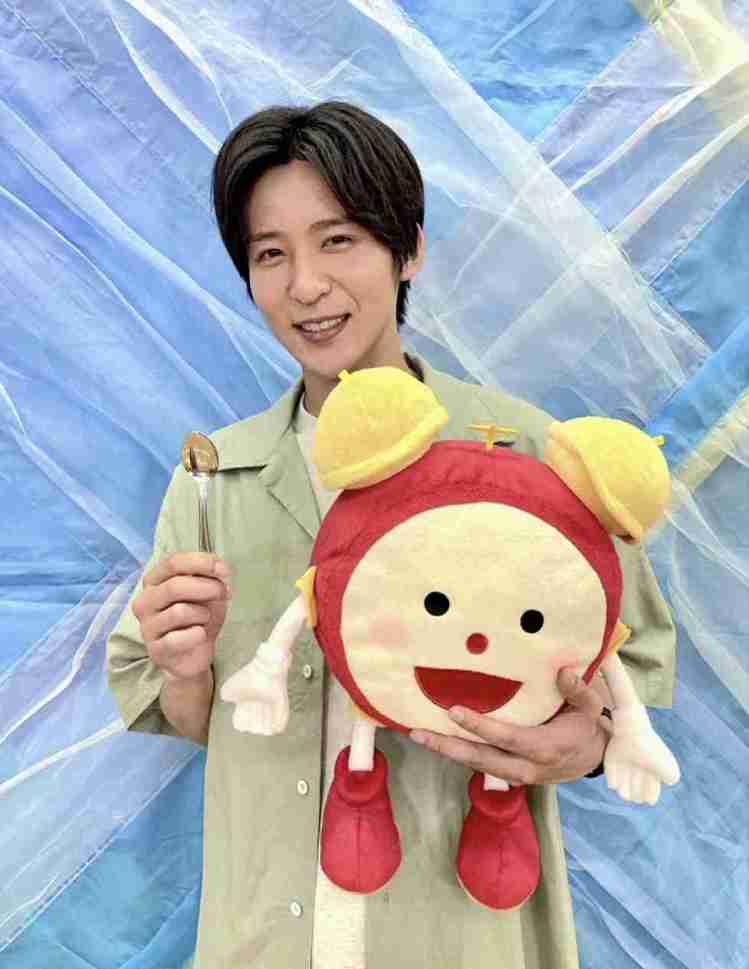 目黒蓮、存在感あふれるFENDI新作バッグを着用 リンゴモチーフでユニークな着こなし