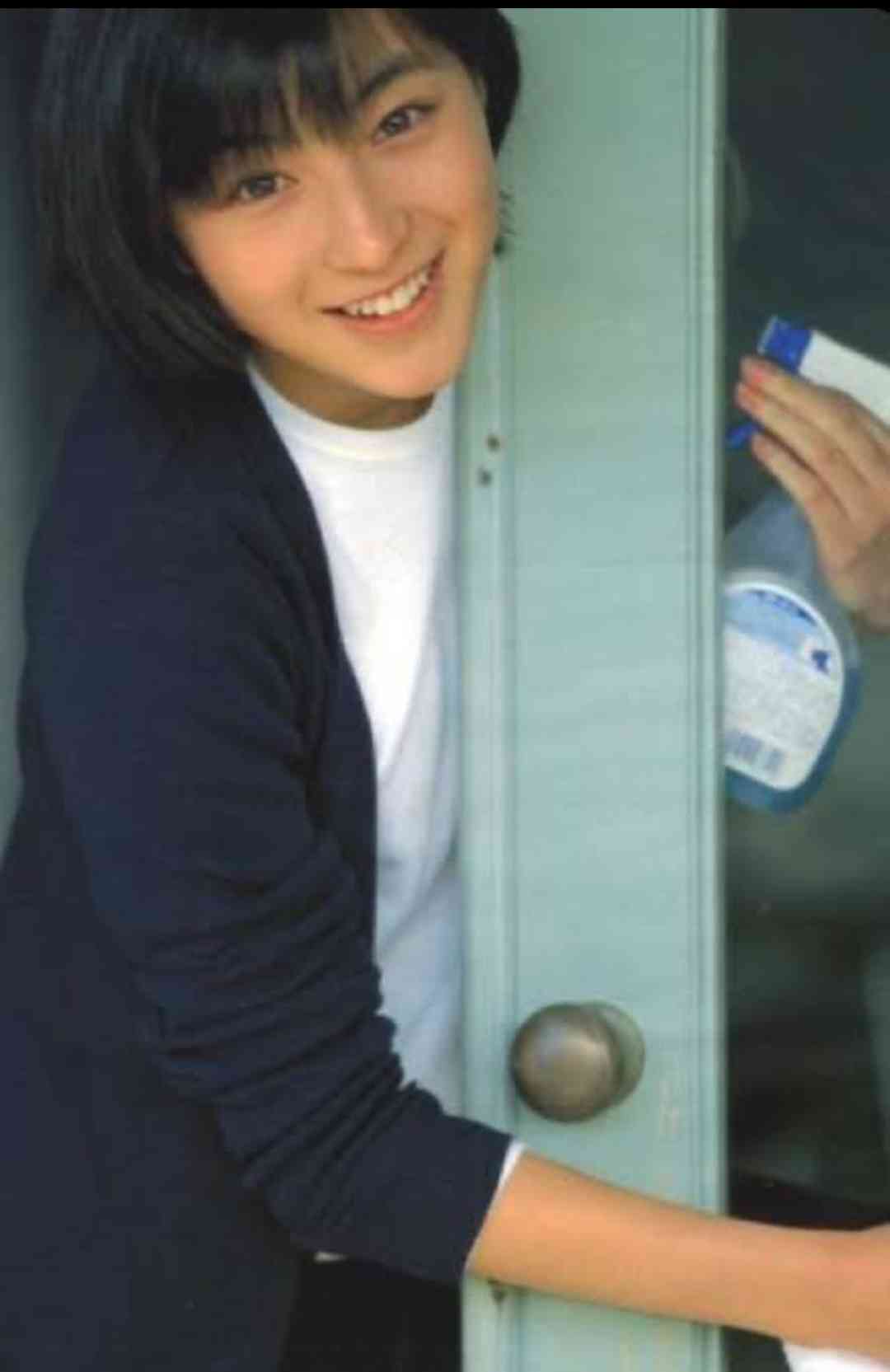 広末涼子、美デコルテあらわなショット＆ファンに報告「もっと繋がることのできる場所ができそうです」