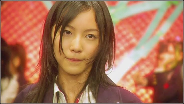 松井珠理奈、6年ぶり「週プレ」登場 水着姿で美ボディ輝く