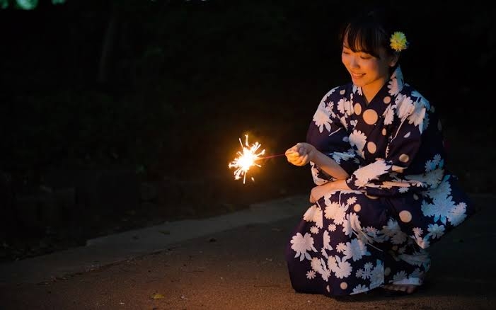 “夏休み限定”公園での「花火」解禁の動き 東京・港区、千代田区など…人気は「煙が少ない」最新花火