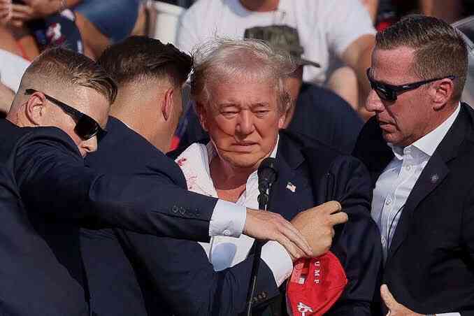 トランプ前大統領 演説会場で発砲音 CNN「けがをしている」