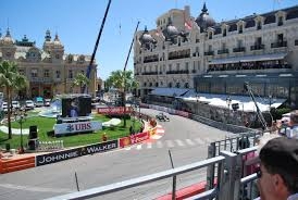 もし十分なお金があったら日本に住み続けますか？