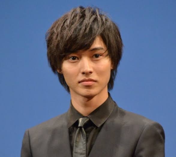 山崎賢人以降、不在だった「実写化王子」を継承する23歳俳優・高橋文哉。そのラブコメ的オーラとは