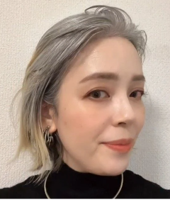 40代でグレイヘアにしている人いますか?