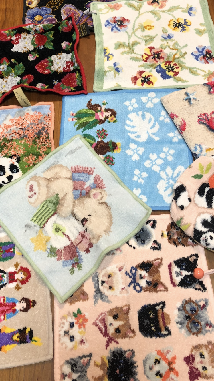 【ハンカチ】みんなの持ってるフェイラー見せて【ポーチ】