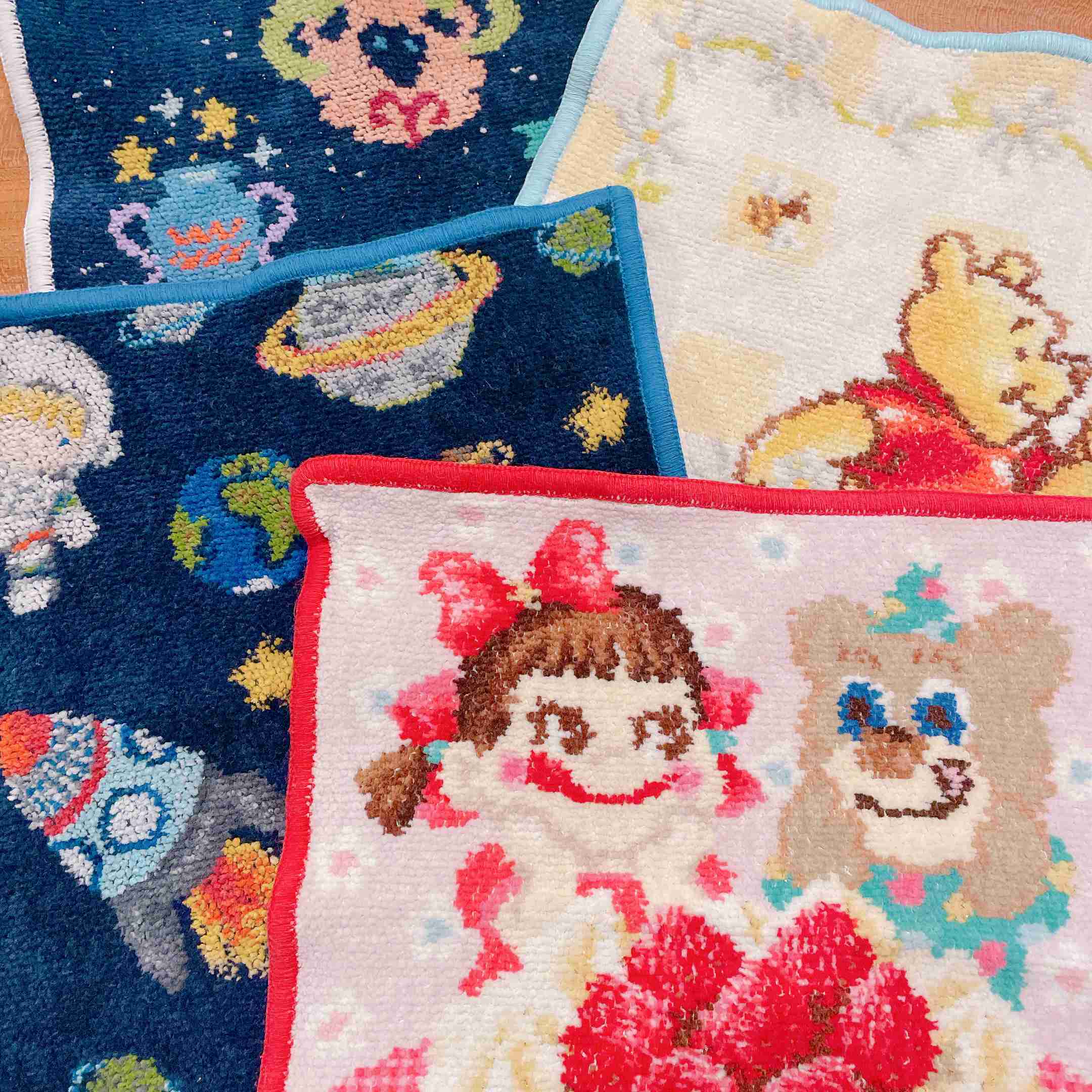 【ハンカチ】みんなの持ってるフェイラー見せて【ポーチ】