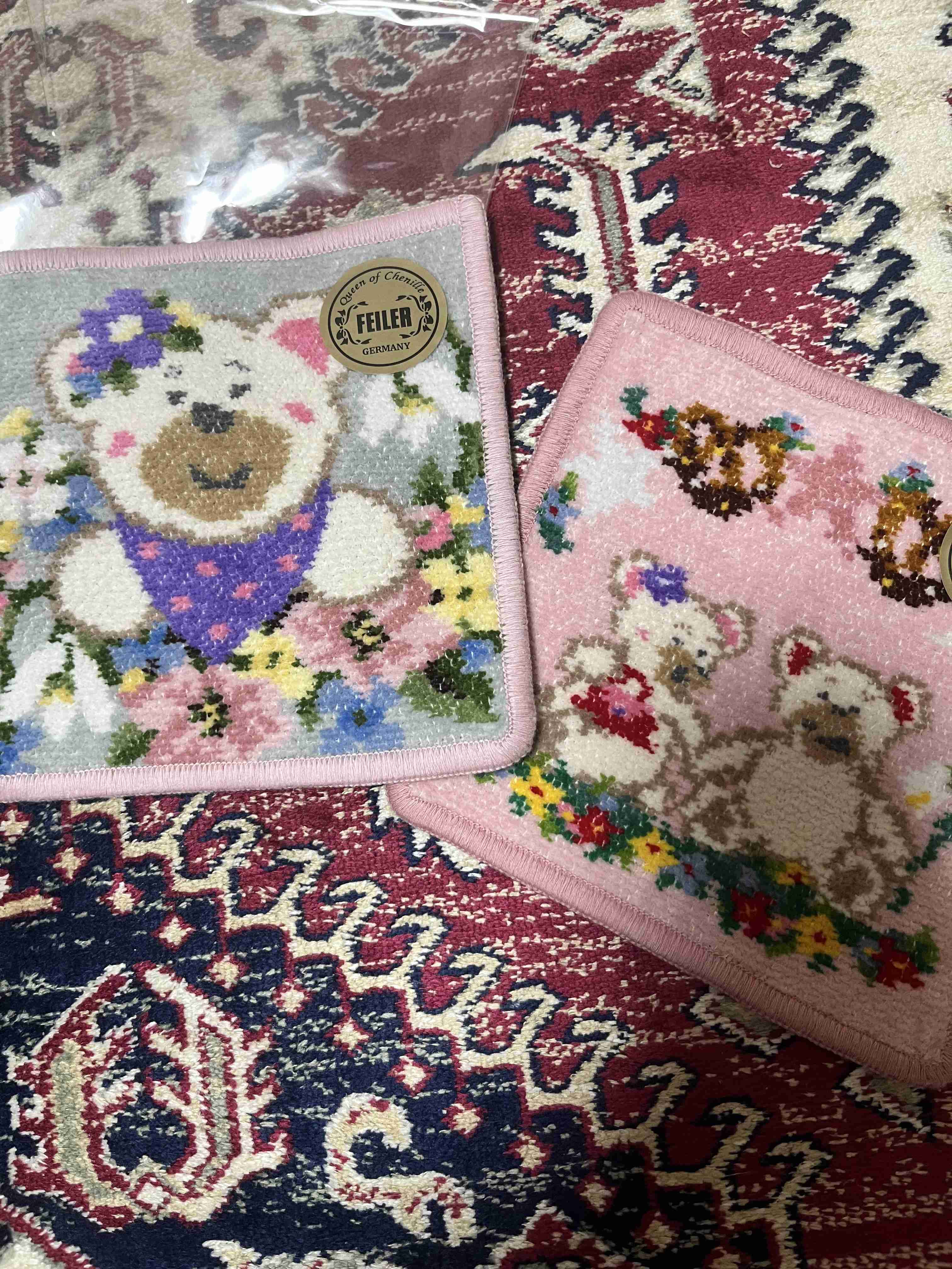 【ハンカチ】みんなの持ってるフェイラー見せて【ポーチ】