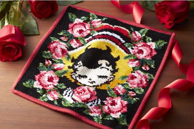 【ハンカチ】みんなの持ってるフェイラー見せて【ポーチ】