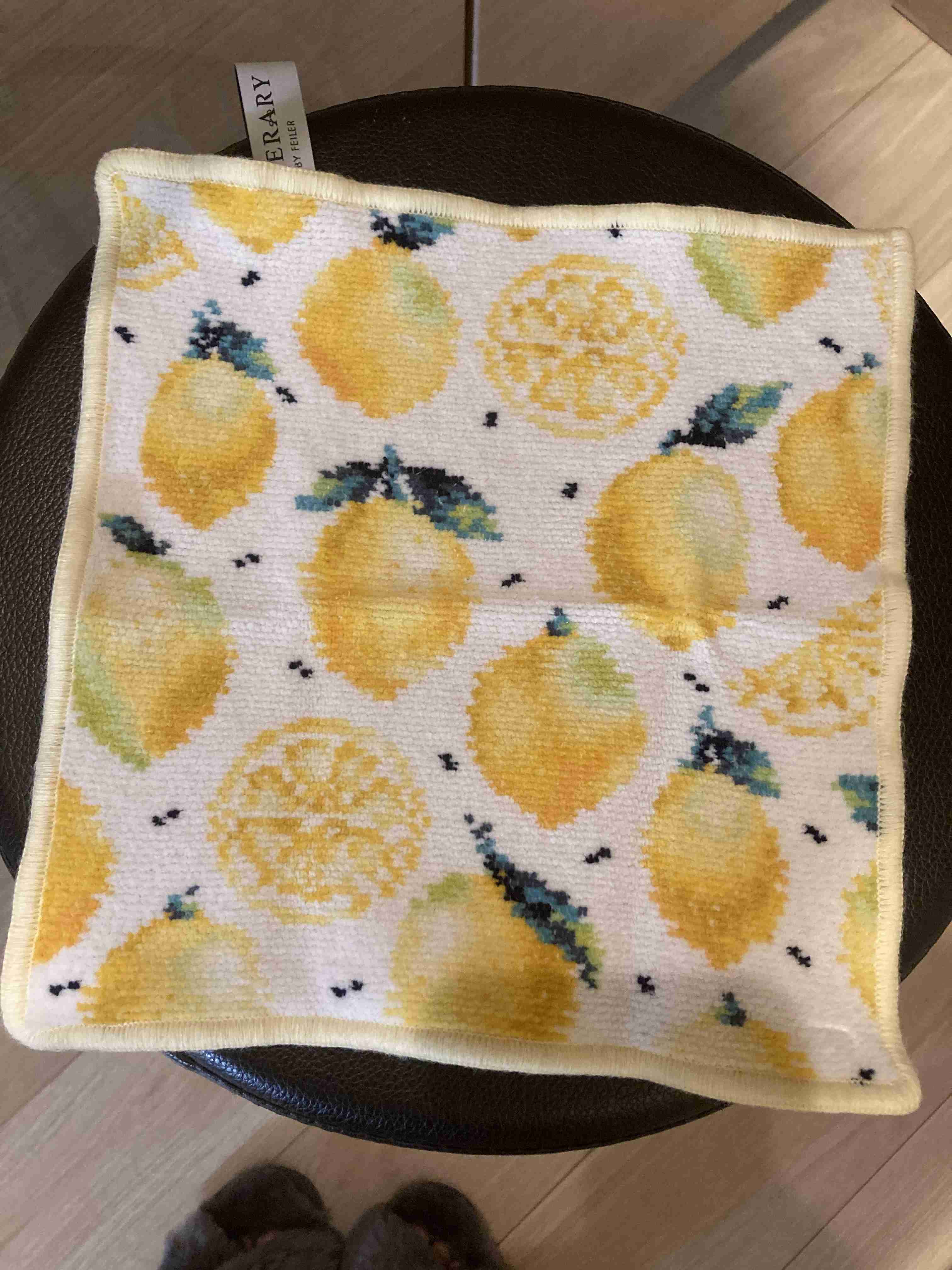 【ハンカチ】みんなの持ってるフェイラー見せて【ポーチ】