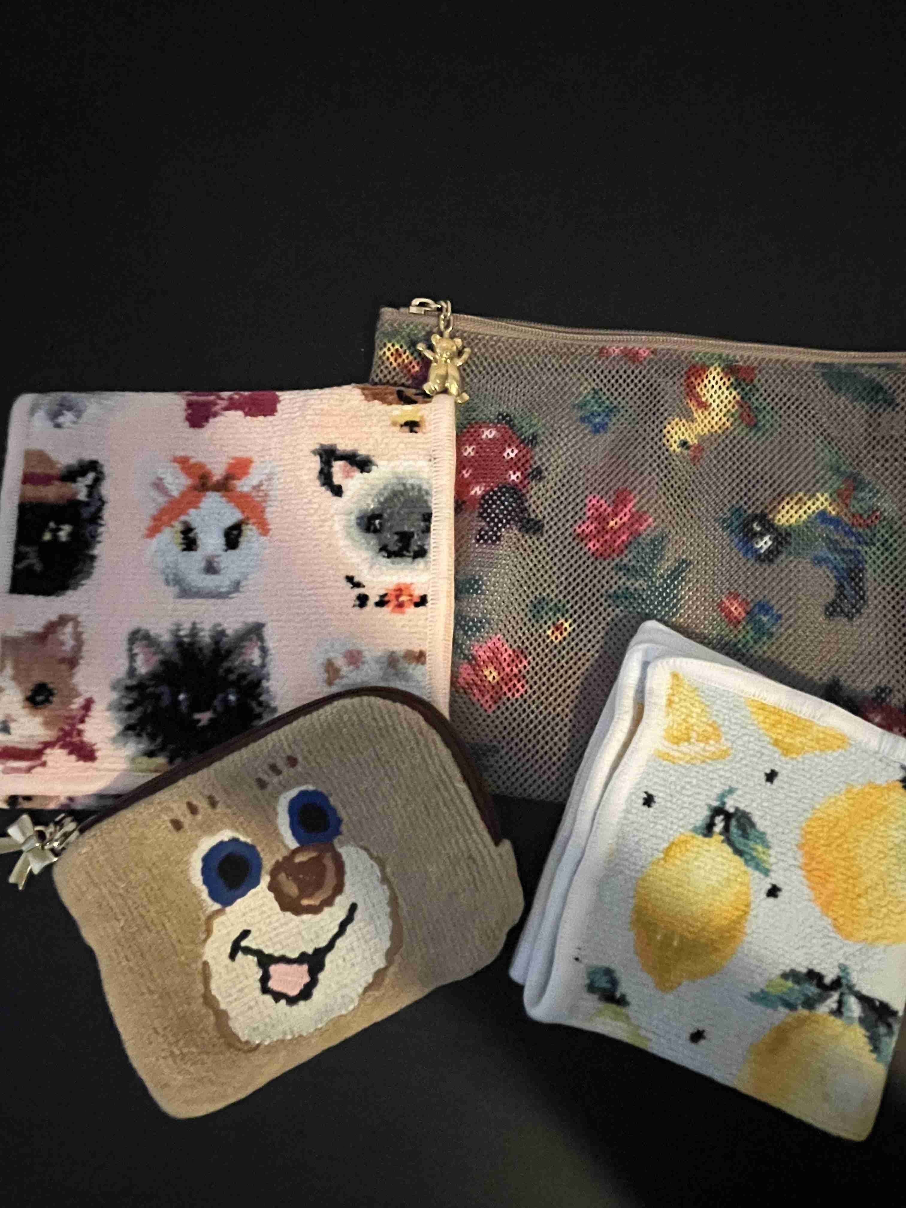 【ハンカチ】みんなの持ってるフェイラー見せて【ポーチ】