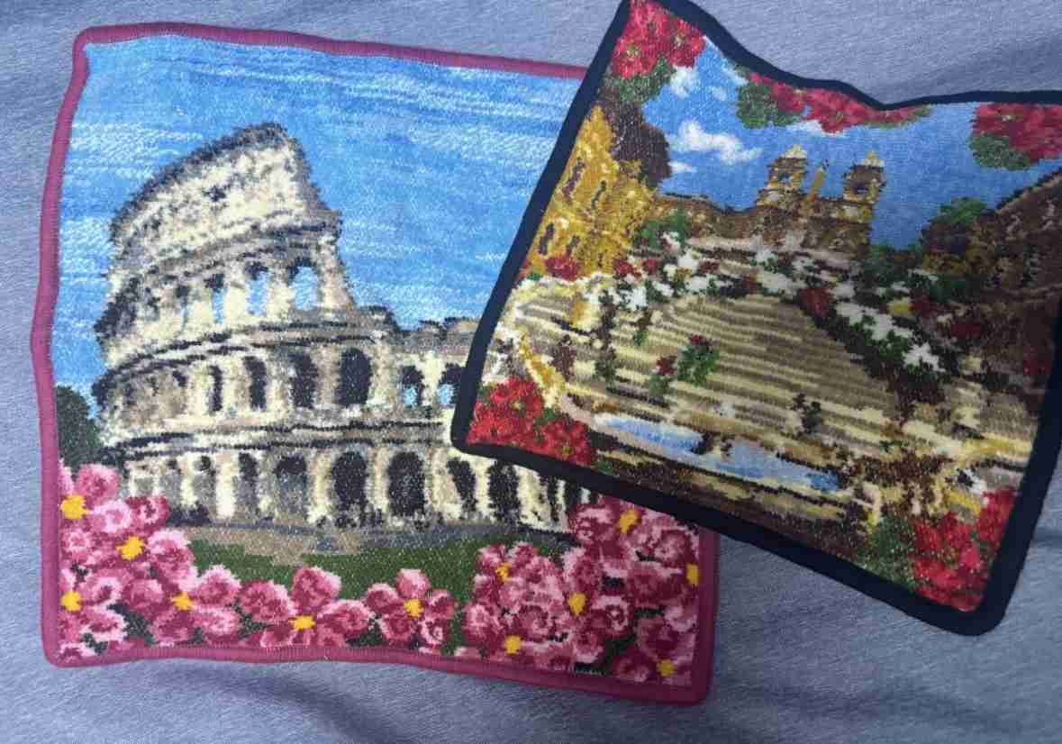 【ハンカチ】みんなの持ってるフェイラー見せて【ポーチ】