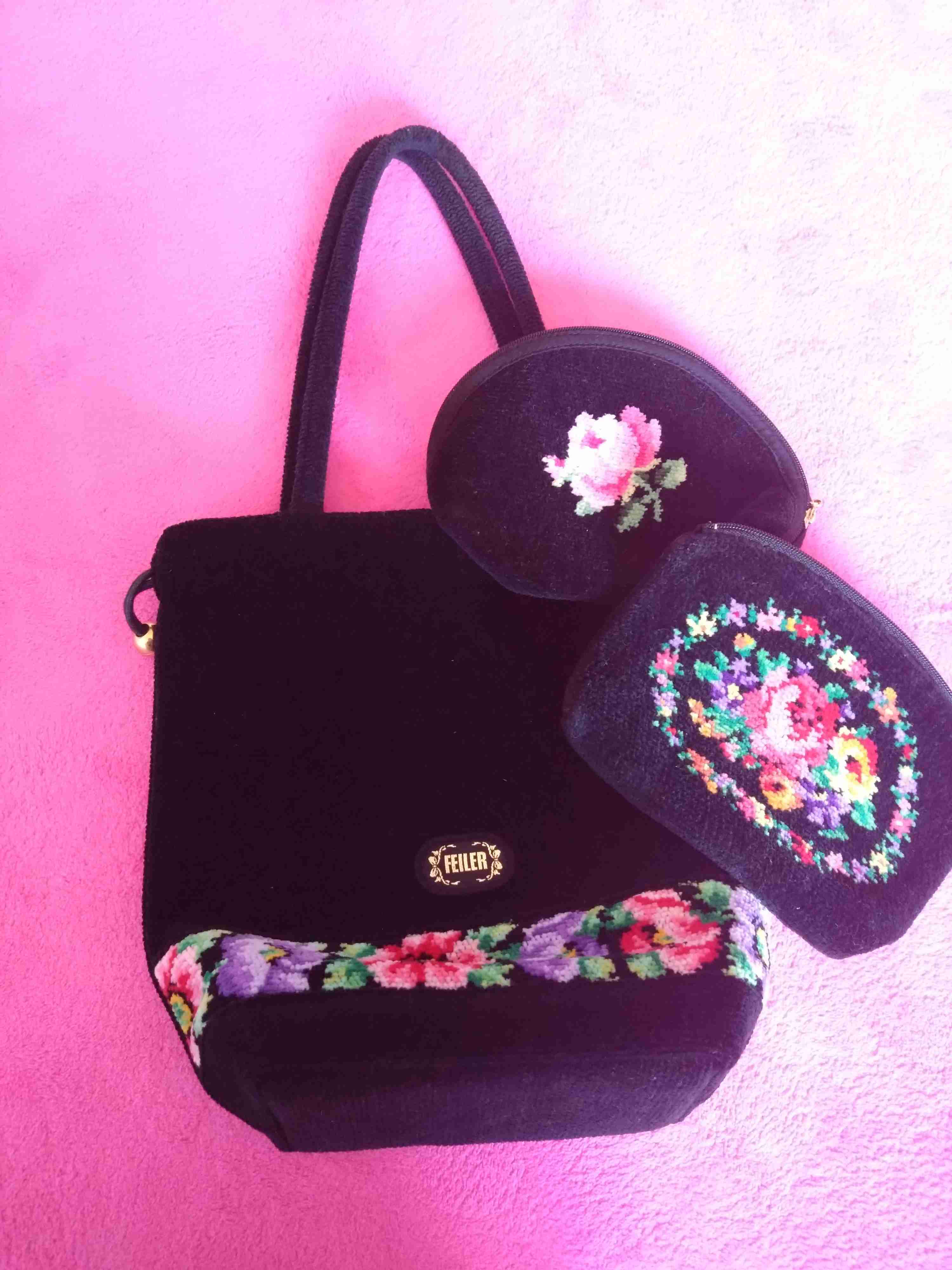 【ハンカチ】みんなの持ってるフェイラー見せて【ポーチ】