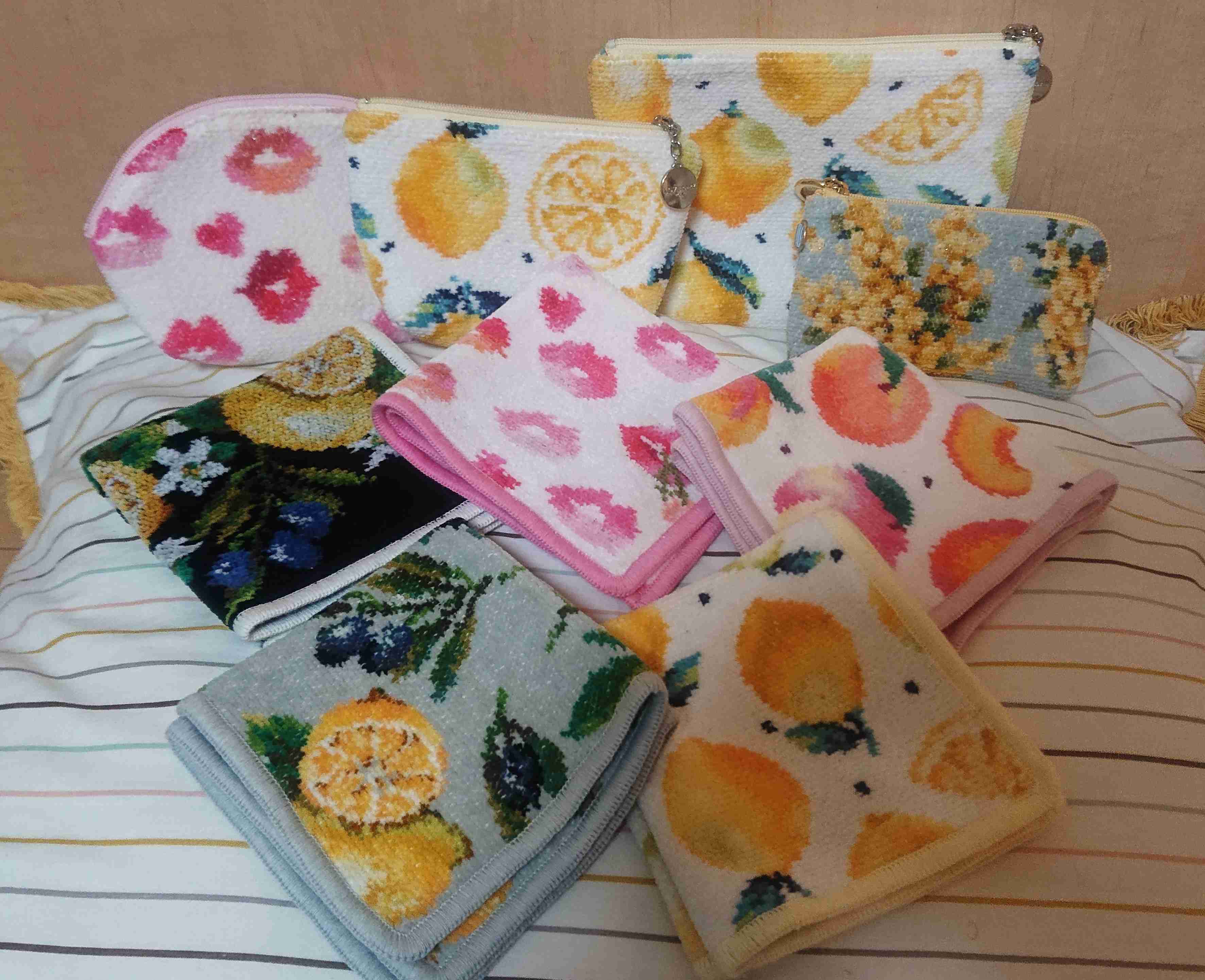 【ハンカチ】みんなの持ってるフェイラー見せて【ポーチ】