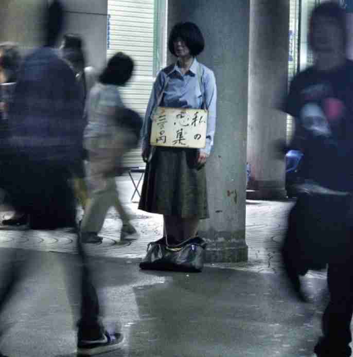 〈警察官の胸をハサミで何度も…〉「ふざけんじゃねえよ」殺人未遂で逮捕された路上生活の女は公園からあぶれたトラブルメーカー。背景に再開発で苦境に立たされる「新宿の路上生活者事情」