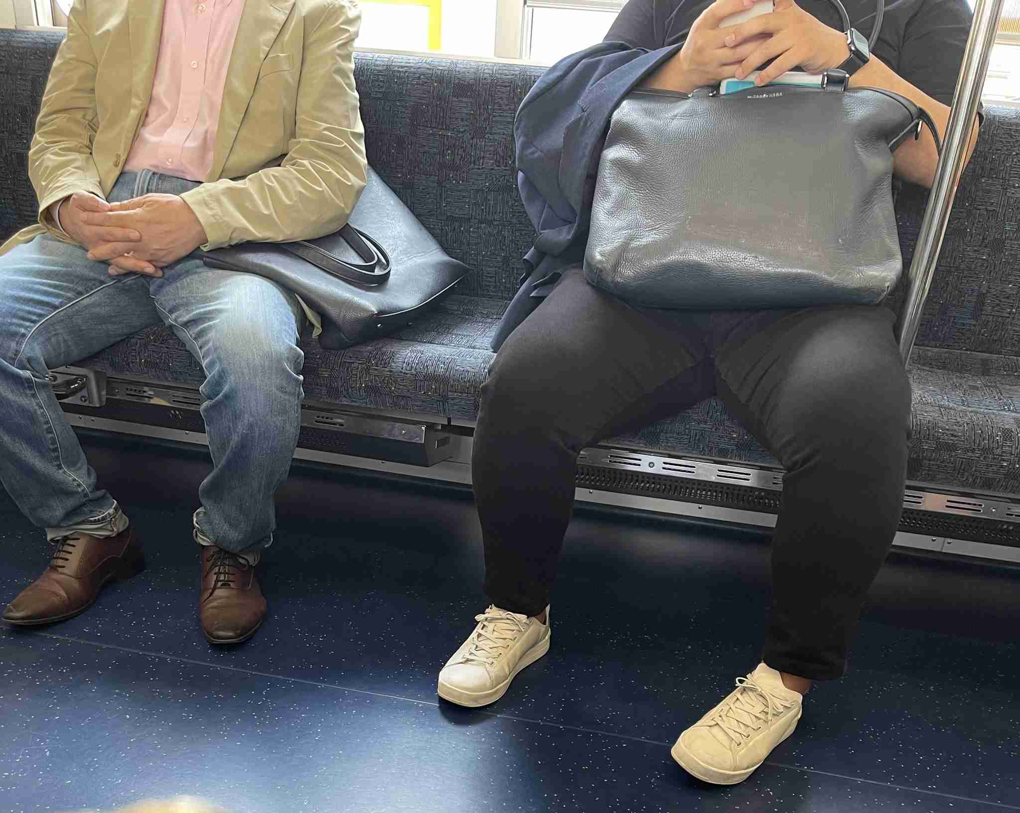 若者だって座りたいんだよ！ 公共交通「席譲り」論争を分析する