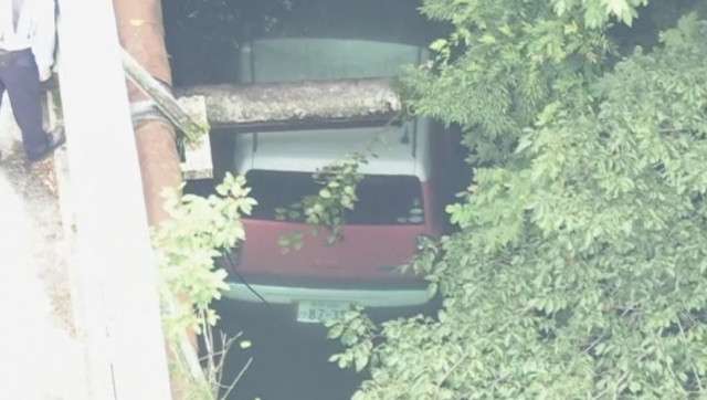 ダムに車が転落　看護学生の女性が死亡　助けようと飛び込んだ学校職員の死亡確認　約4キロ離れた川の浅瀬で発見