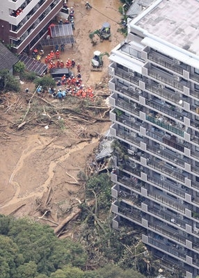 愛媛県松山市で土砂崩れ 消防「3人逃げ遅れ」の情報