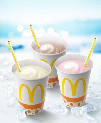 彼女が「喉が渇いた」とスタバで500円近く使います。正直自分はコンビニの「120円」の水で十分なのですが、値段分のメリットがあるのでしょうか？ 年間でどれくらいの差になりますか？