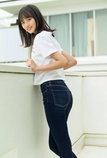 Tシャツとジーンズ姿がかっこいい画像が見たい