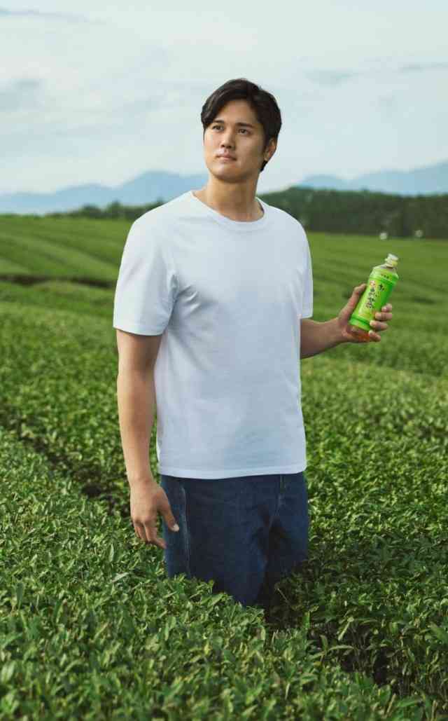 Tシャツとジーンズ姿がかっこいい画像が見たい