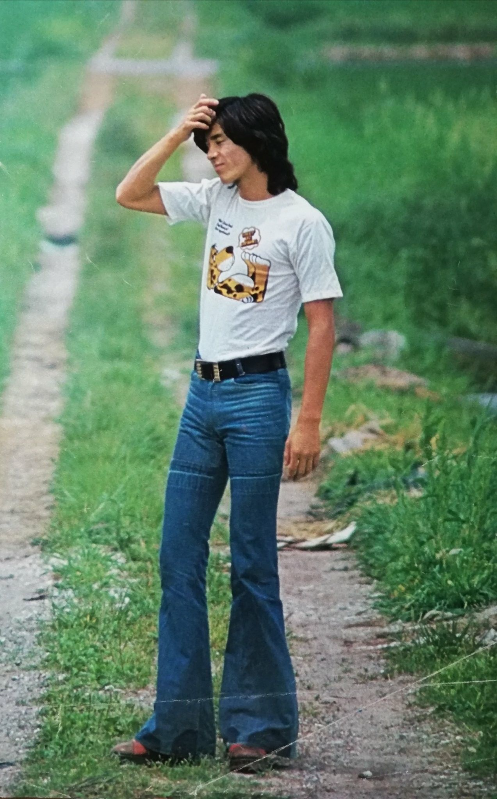 Tシャツとジーンズ姿がかっこいい画像が見たい