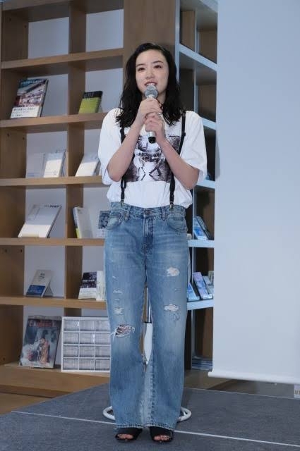 Tシャツとジーンズ姿がかっこいい画像が見たい