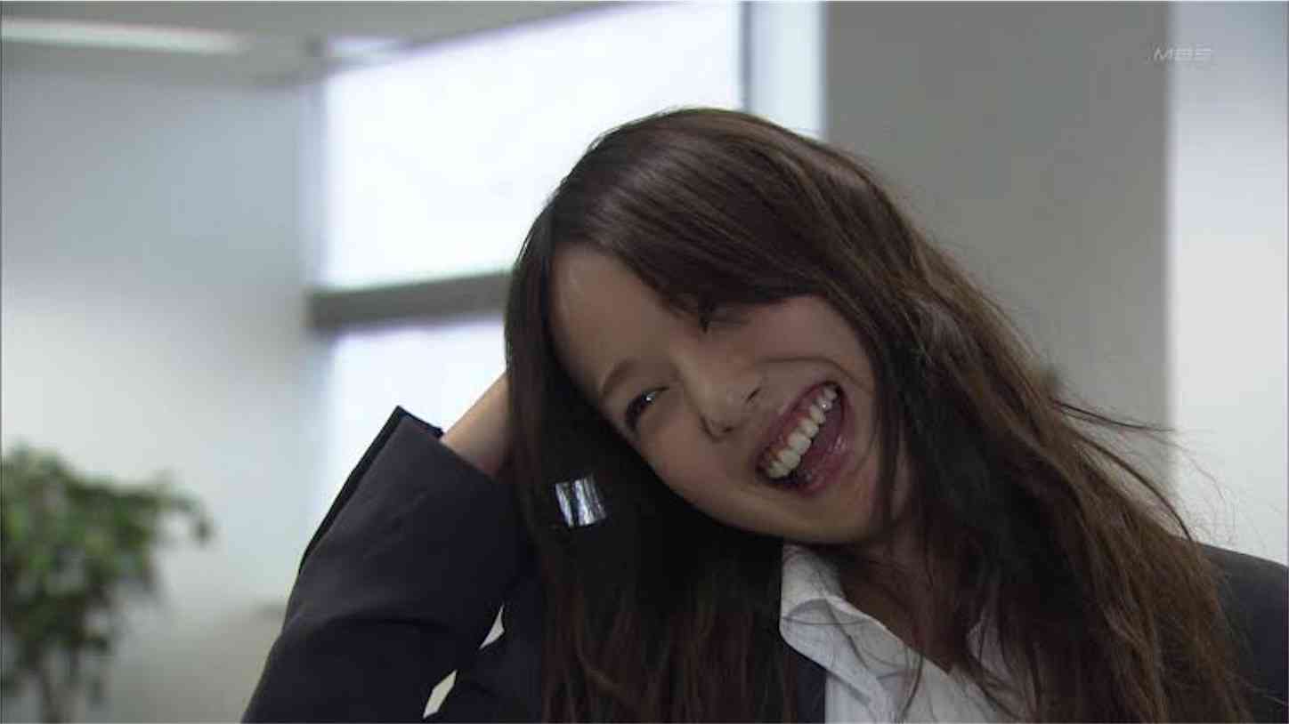戸田恵梨香：大胆衣装で美背中披露　「人生のテーマは愛！」　「VOCE」で心を潤す方法を語る