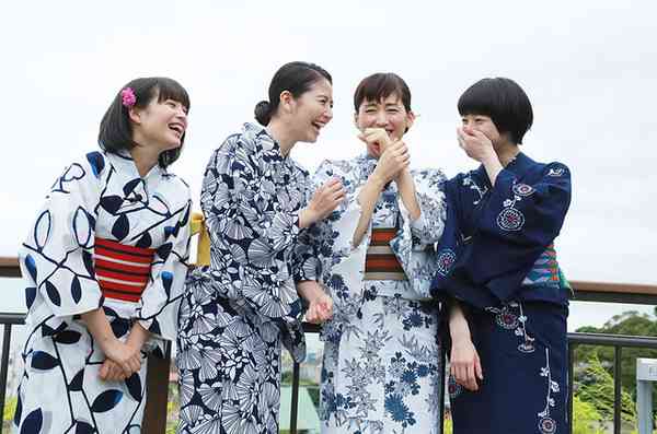 綾瀬はるか、水着姿で艶やか美ボディ アンニュイな表情で大人の色気