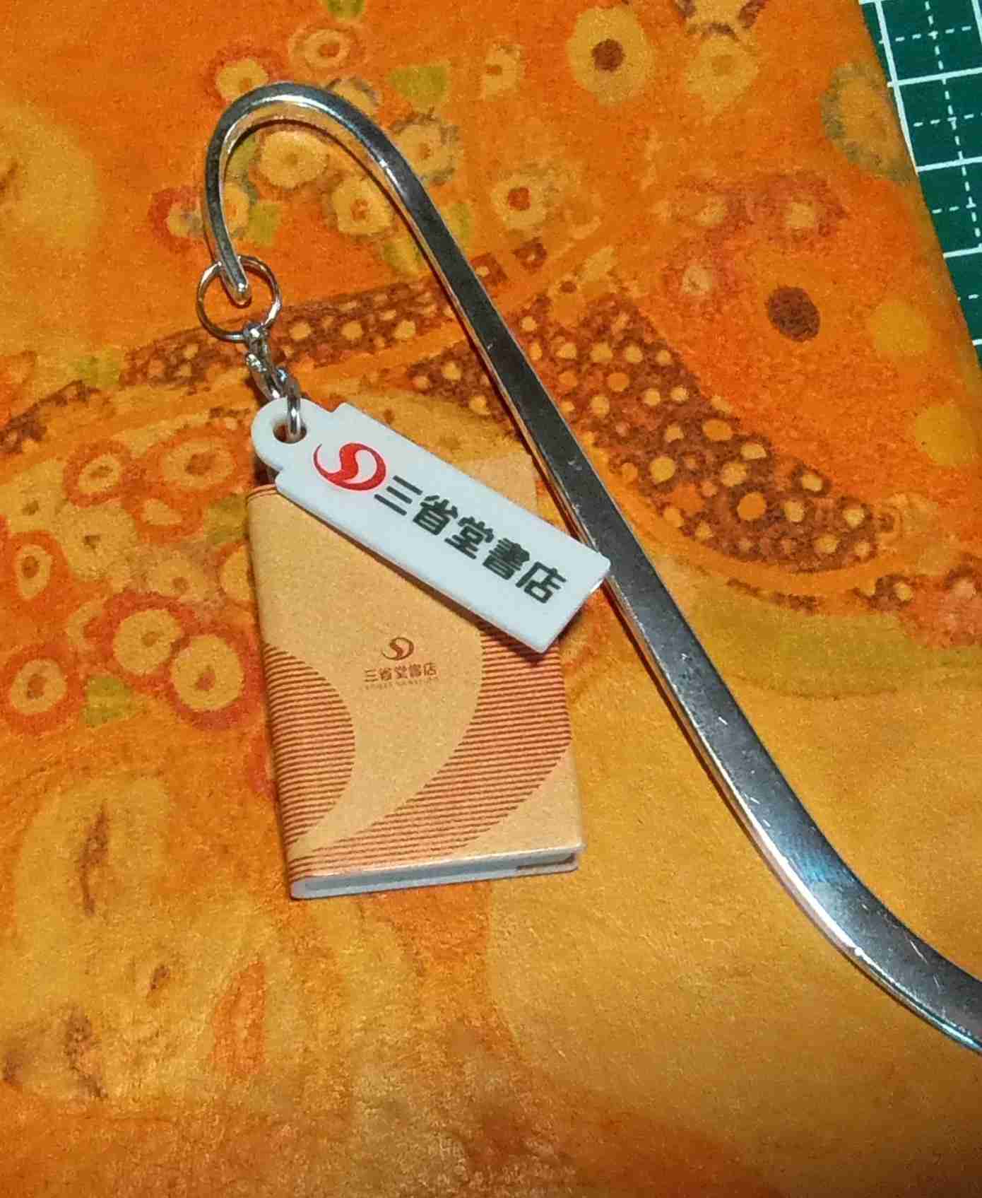 ブックカバーを使ってる人