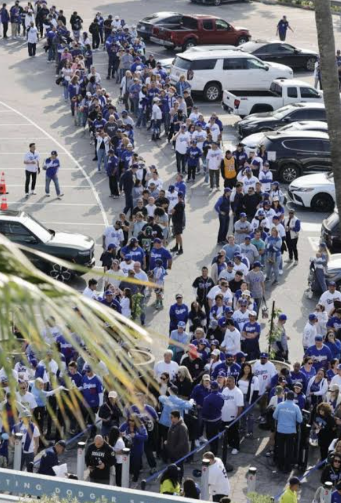 大谷翔平、MLB史上初「43本塁打－43盗塁」の快挙！2回に死球から盗塁決め“同日達成” 43号ソロでオズーナと6本差に