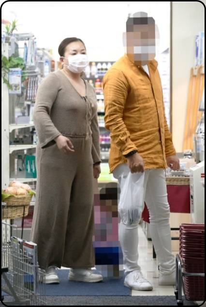 華原朋美、息子との密着2ショット公開 渋谷センター街での姿に「可愛い」「素敵な親子」と反響