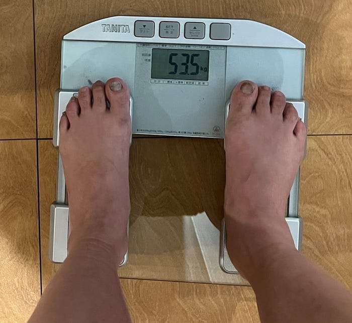 華原朋美、息子との密着2ショット公開 渋谷センター街での姿に「可愛い」「素敵な親子」と反響