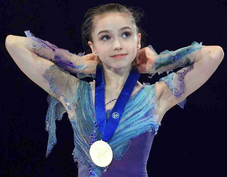 北京五輪開会式「口パク少女」の転落人生「仕事を選ばず消耗」「名門音大に次々不合格」　一方、“影武者”はアメリカで成功していた