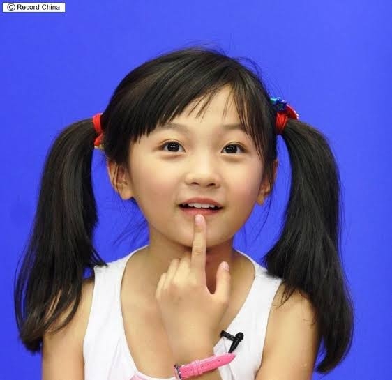 北京五輪開会式「口パク少女」の転落人生「仕事を選ばず消耗」「名門音大に次々不合格」　一方、“影武者”はアメリカで成功していた