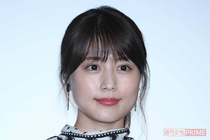 「架純ちゃんそっくり」整形から6年…有村藍里、黒目がち笑顔の街角スナップに反響「めちゃめちゃ可愛いすぎる」