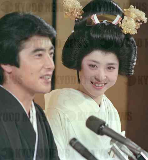 色んな芸能人の結婚会見が見たい Part2