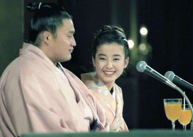 色んな芸能人の結婚会見が見たい Part2