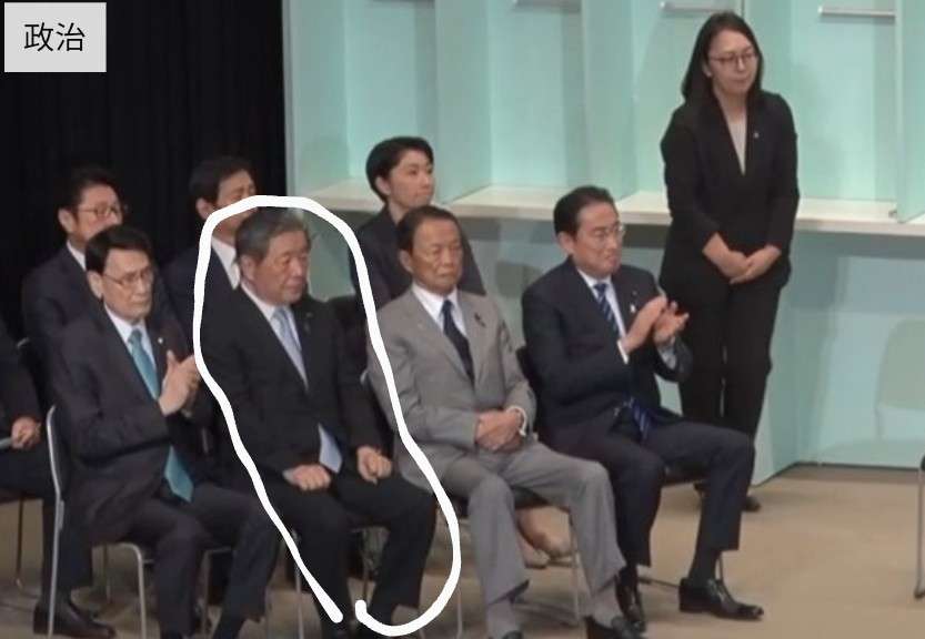 「ひどい態度」「大人げない」麻生太郎　“犬猿の仲”石破茂の“勝利宣言”後の「あからさまな対応」に批判続出