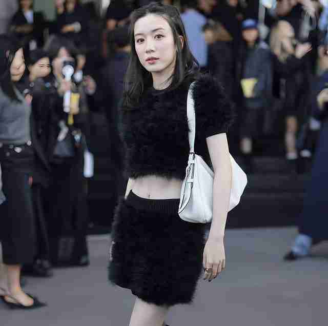 「腹筋やば!」「ギャップが」永野芽郁 「可愛すぎる」全身PRADA姿「すんごい腹筋」も反響、超速26万いいね