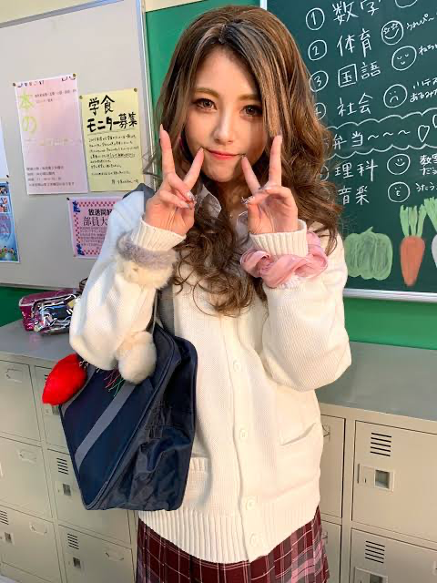 橋本環奈、衝撃の“金髪ギャル姿”を初公開 新たな朝ドラヒロインが爆誕