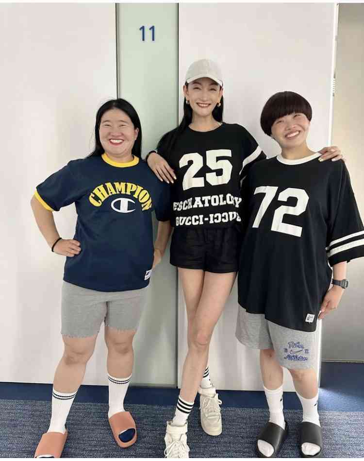 芸能人の集合写真を貼るトピ